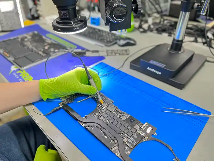 MacBook moderkortsreparation